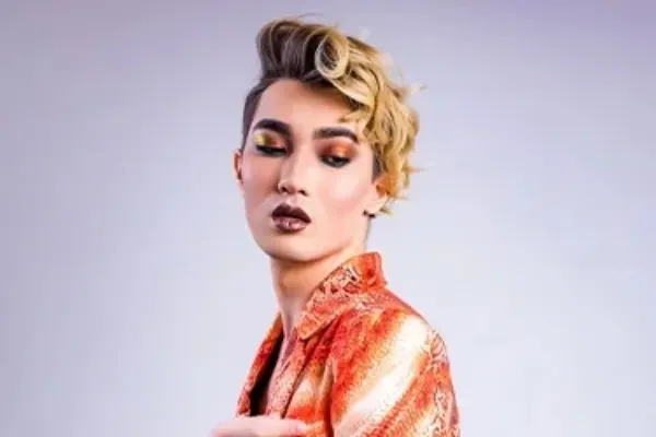 A confident cross dresser, member of the CrossDressersOnline community